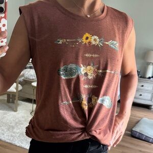 Truself brown floral sleeveless top. Country look. Size M.